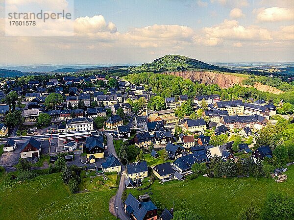 Luftaufnahme vom Kurort Altenberg im Landkreis Sächsische Schweiz-Osterzgebirge  Altenberg  Sachsen  Deutschland  Europa