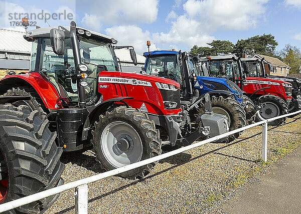 Traktoren zum Verkauf bei Massey Ferguson Händler  Thurlow Nunn Standen  Melton  Suffolk  England  UK