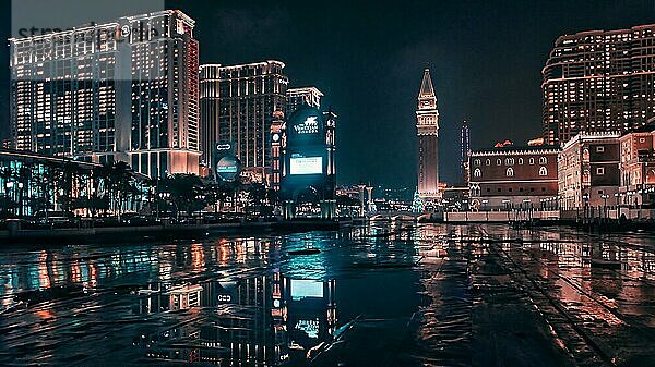 Casino  Neonlicht bei Nacht  Macau  China  Asien