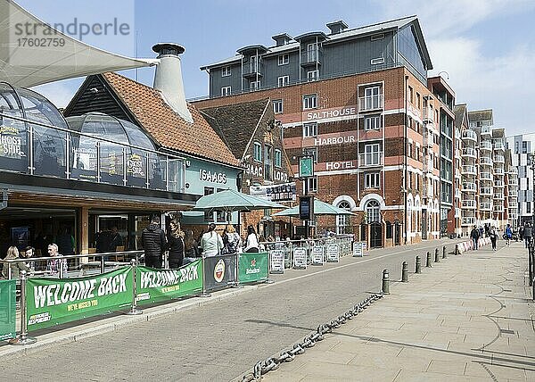Isaac Lord Pub  umgebautes Lagerhaus  Wet Dock  Hafenviertel  Suffolk  England  UK