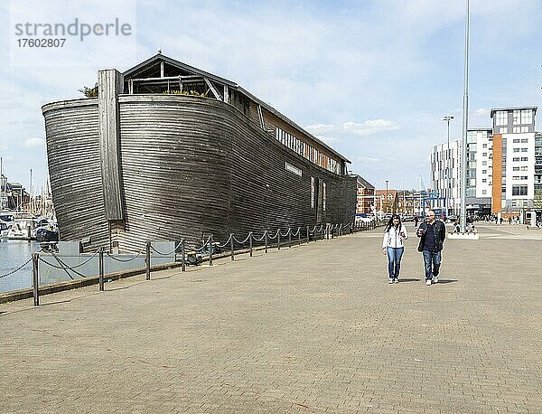 Nachbildung der Arche Noah  schwimmendes Museumsschiff Verhalen Ark  Wet Dock  Ipswich  Suffolk  England  UK