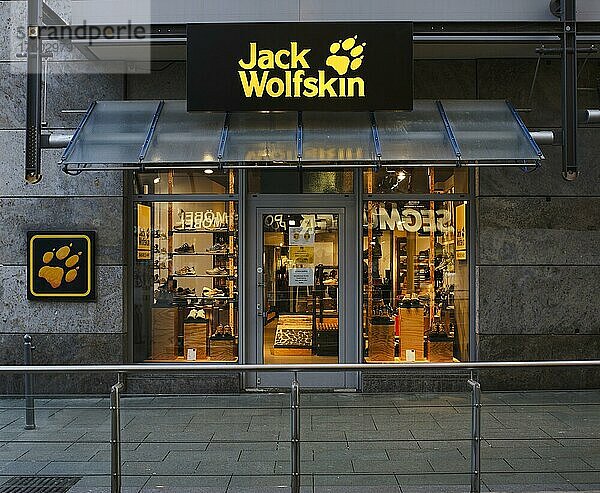 Jack Wolfskin  Ladengeschäft  Stuttgart  Baden-Württemberg  Deutschland  Europa
