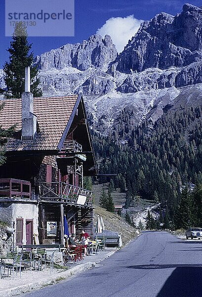Nigerhütte am Rosengarten  Nigerpass  Dolomiten  Südtirol  Italien  Einkehr  Pause  Passstraße  Restaurant  Wirtshaus  Sechziger Jahre  Rast  Rastplatz  Europa