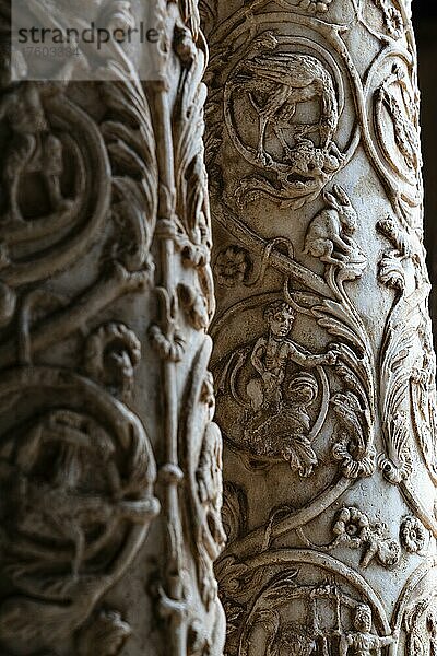 Kreuzgang mit Säulen  Kathedrale von Monreale  Duomo di Monreale  in der Nähe von Palermo  Sizilien  Italien  Europa