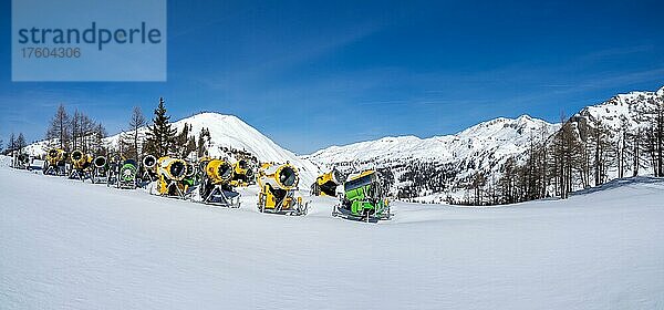 Schneekanonen an einer Skipiste  Tauplitzalm  Steiermark  Österreich  Europa