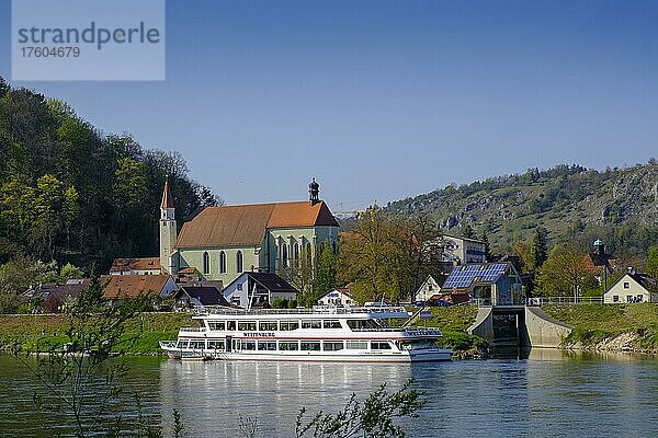 Ausflugsschiff  Kelheim an der Donau  Naturpark Altmühltal  Niederbayern  Bayern  Deutschland  Europa