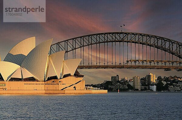 Oper von Sydney von der Harbour Bridge aus gesehen  am frühen Morgen  Sydney  New South Wales  Australien  Ozeanien