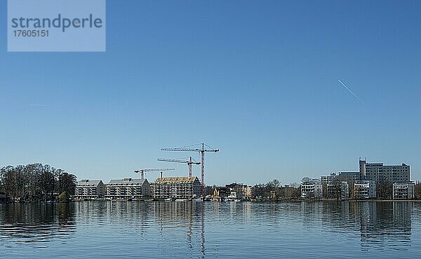 Baustellen im Neubaugebiet an der Havel bei der Insel Eiswerder  Berlin  Deutschland  Europa