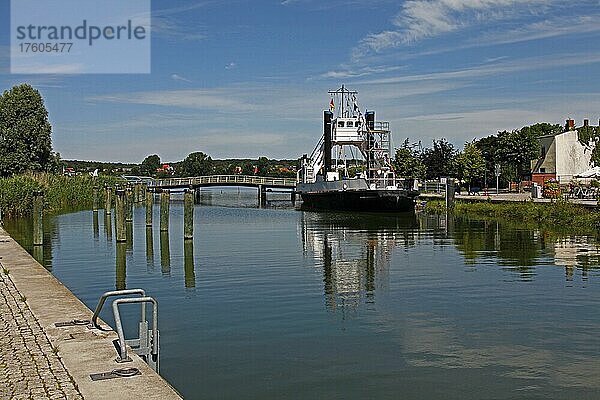 Fährschiff Stralsund  Peenestrom  Wolgast  Fährschiff Stralsund  Mecklenburg-Vorpommern  Deutschland  Europa