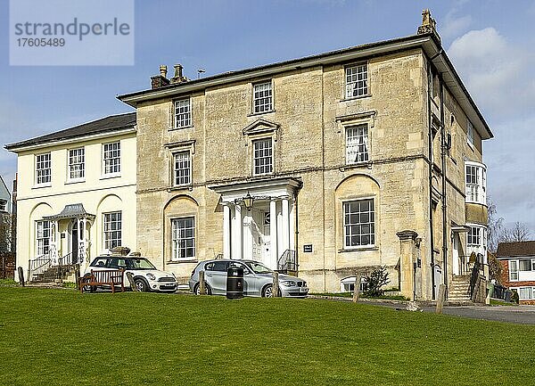 Silbury House  denkmalgeschütztes Gebäude  The Green  Marlborough  Wiltshire  England  UK