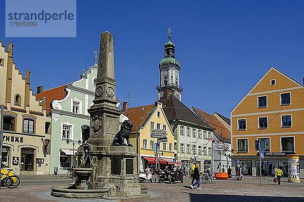 Historische Altstadt  Hauptstraße  Freising  Oberbayern  Bayern  Deutschland  Europa