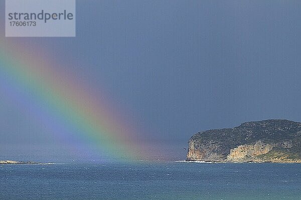 Frühling auf Kreta  Meer  Steilküste  Regenbogen  Falassarna  Westkreta  Insel Kreta  Griechenland  Europa