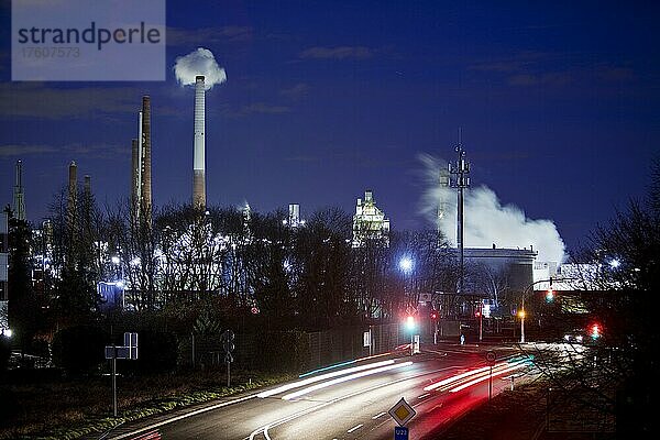 Industrie in Godorf in der Nacht  Köln  Nordrhein-Westfalen  Deutschland  Europa