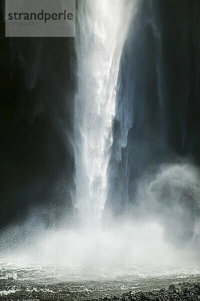 Seljalandsfoss Wasserfälle  in der Nähe von Skogar  Island; Südregion  Island