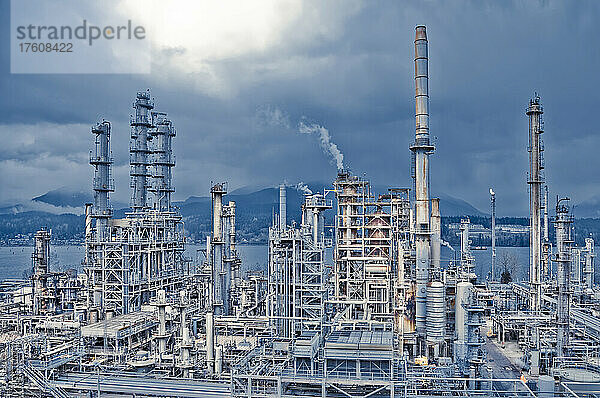 Chevron-Ölraffinerie am Burrard Inlet  Burnaby  British Columbia  Kanada