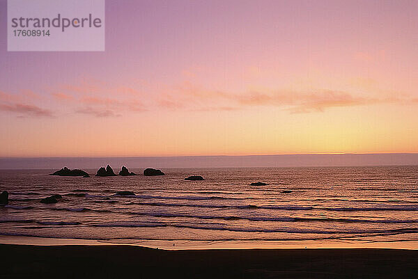 Sonnenuntergang am Bandon Beach  Pazifikküste  Oregon  USA