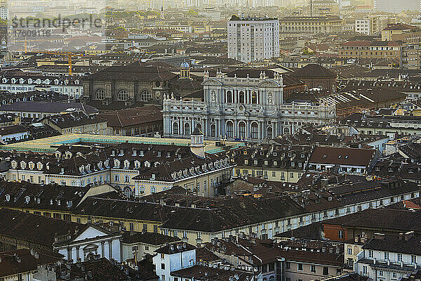 Luftaufnahme des Palazzo Madama (ehemals erster Senat des Königreichs Italien) im alten Stadtzentrum von Turin; Turin  Piemont  Italien