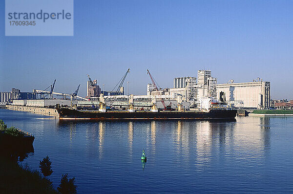 Hafen von Montreal  Montreal Quebec  Kanada