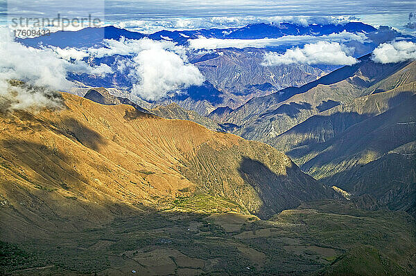 Blick auf das gewaltige Tal des Maranon  des Hauptarms des oberen Amazonas  in den Anden  nahe Cajamarca  Peru; Peru