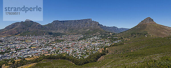 Tafelberg und Stadtbild von Kapstadt  Südafrika; Kapstadt  Westkap  Südafrika