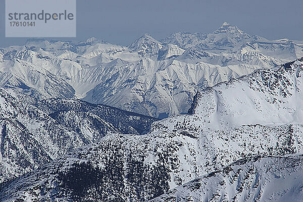 Schneebedeckte Selkirk Mountains; Selkirk Mountains  British Columbia  Kanada.