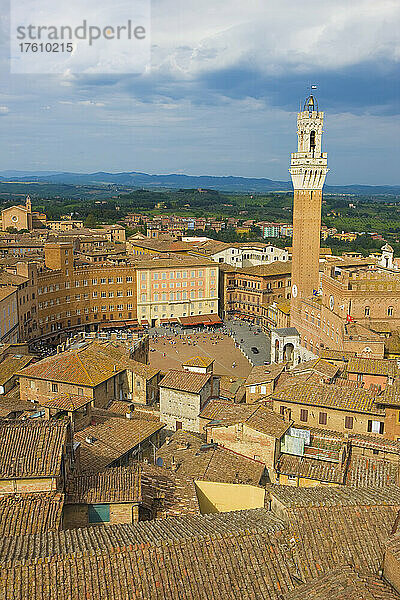 Überblick über die Piazza Del Campo und das historische Zentrum von Siena; Siena  Toskana  Italien