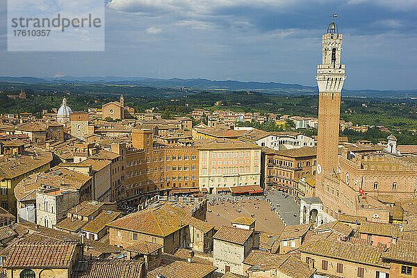 Überblick über die Piazza Del Campo und das historische Zentrum von Siena; Siena  Toskana  Italien