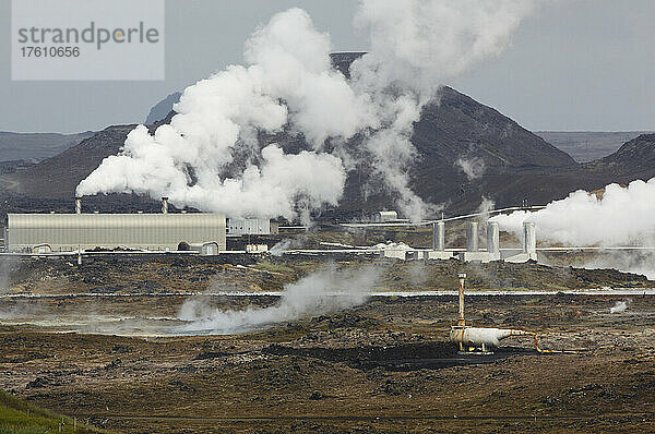 Die Lavafelder und die geothermische Anlage von Gunnuhver  Südwestisland; Reykjanesviti  Halbinsel Reykjanes  Island.