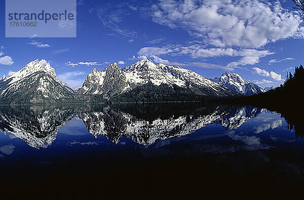 Die Tetons und der Jenny Lake  Grand-Teton-Nationalpark  Wyoming  USA