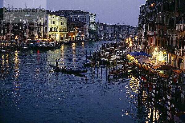 Canal Grande in der Abenddämmerung Venedig  Italien