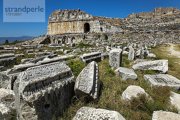 Das Theater in den Ruinen von Milet  in der Nähe von Kusadasi  Türkei; Die Ruinen von Milet  in der Nähe von Kusadasi  nahe der Ägäisküste  in Westanatolien  Türkei.