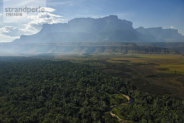 Die südlichen Klippen des Auyan Tepui; Gran Sabana  Venezuela.