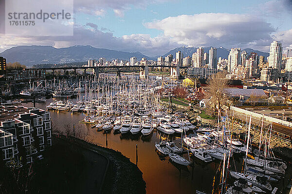 West End und Granville Island von der Granville Bridge aus gesehen  Vancouver  British Columbia  Kanada
