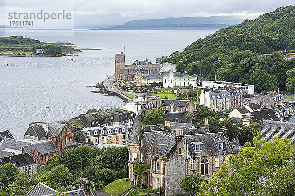 Ein Blick auf die Stadt Oban und ihren Hafen in Schottland; Oban  Schottland