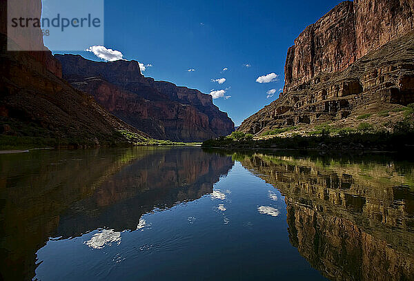 Spiegelung im Marble Canyon  Colorado River  Arizona.