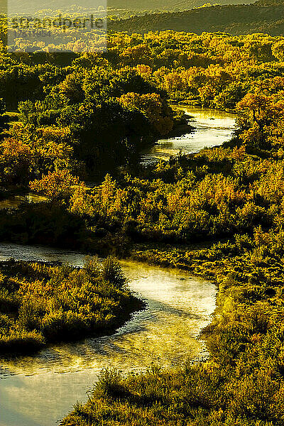 Der Chama-Fluss schlängelt sich durch die Landschaft.