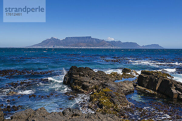 Tafelberg von der Robbeninsel aus gesehen  Kapstadt  Südafrika; Kapstadt  Westkap  Südafrika