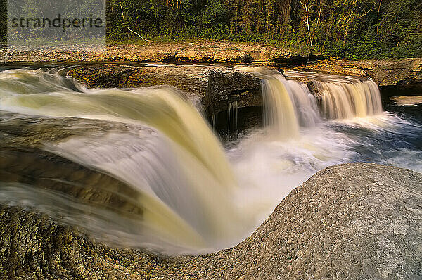 Coral Falls  Sambaa Deh Falls Territorial Park  Nordwest-Territorien  Kanada