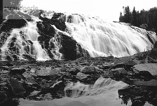 Hohe Wasserfälle bei Wawa  Ontario  Kanada