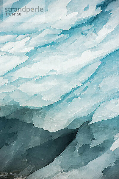 Blaue Eisberge in der Antarktis.