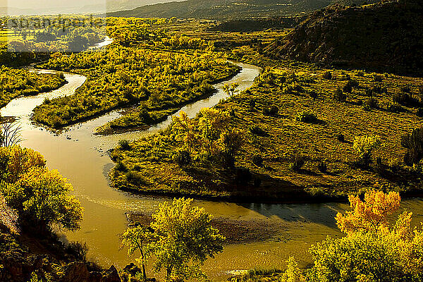 Der Chama-Fluss schlängelt sich durch die Landschaft.