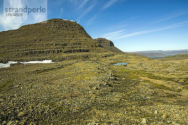 Berglandschaft an einem der höchsten Punkte des Dynjandisheidi-Gebirges in Island; Westfjorde  Island