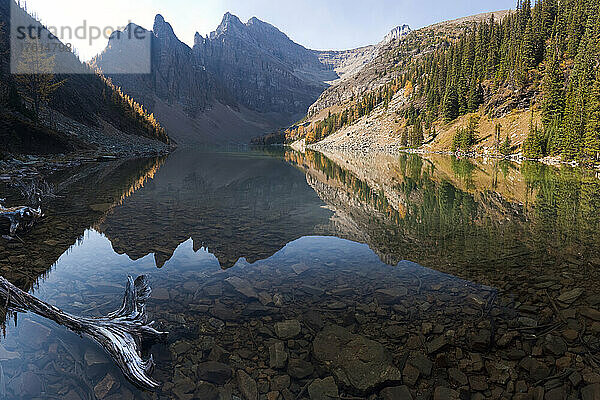 Lake Agnes im Herbst  Banff National Park  Alberta  Kanada