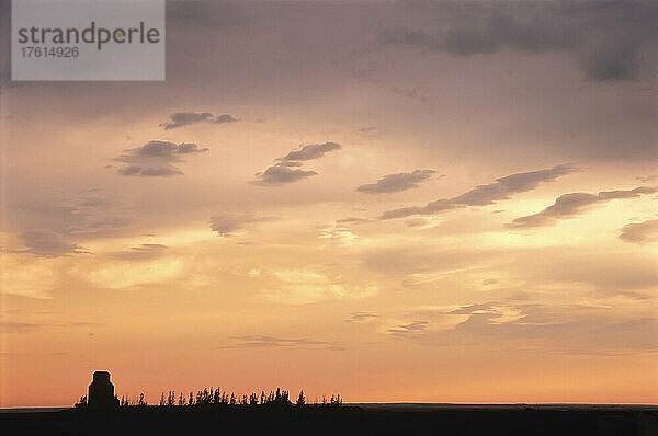 Sonnenaufgang über Farmland in der Nähe von Rosetown  Saskatchewan Kanada