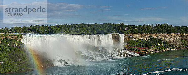 Amerikanische Niagarafälle auf dem Niagara River; Niagara Falls  New York  Vereinigte Staaten von Amerika