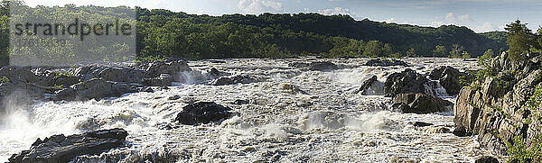 Great Falls bei Hochwasser; Great Falls of the Potomac River  Virginia  Maryland.