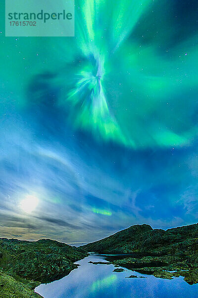 Nordlichter über dem Tasiilaq-Fjord.