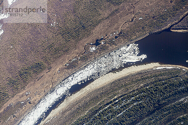 Luftaufnahme der Eisstaus auf dem Kobuk River im Frühling; Kobuk  Nordwest-Alaska  Alaska  Vereinigte Staaten von Amerika