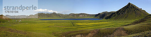 Heitharvatn-See in der Nähe von Vik  Südküste Islands; Blick auf den Heitharvatn-See  eine vulkanische Caldera in der Nähe von Vik  an der Südküste Islands.