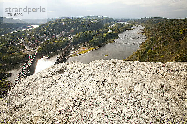 Grafitti aus der Zeit des Bürgerkriegs auf einem Felsen oberhalb von Harpers Ferry  West Virginia; Harpers Ferry  West Virginia.